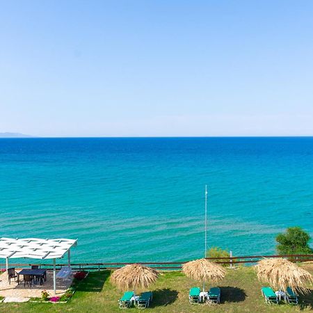 Baywatch Apartments On The Beach By "Elite" Ammoudi Exterior foto