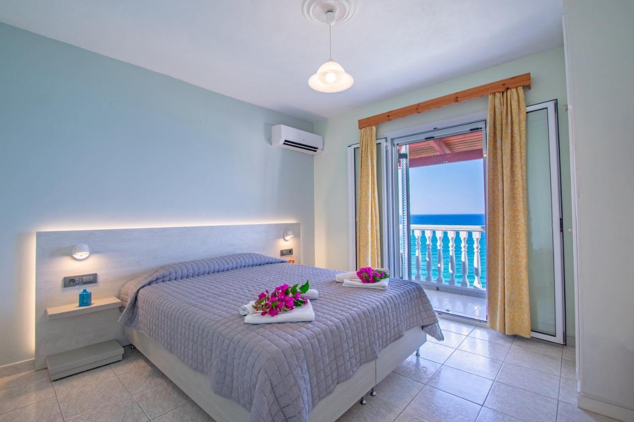 Baywatch Apartments On The Beach By "Elite" Ammoudi Exterior foto