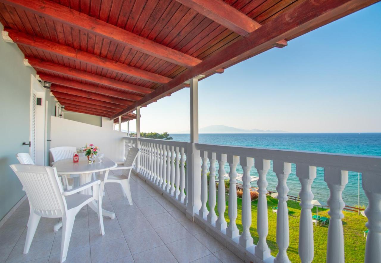 Baywatch Apartments On The Beach By "Elite" Ammoudi Exterior foto