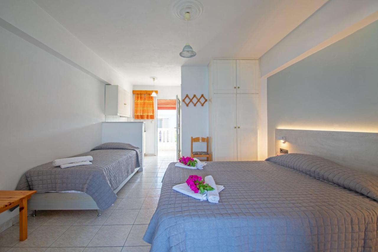 Baywatch Apartments On The Beach By "Elite" Ammoudi Exterior foto