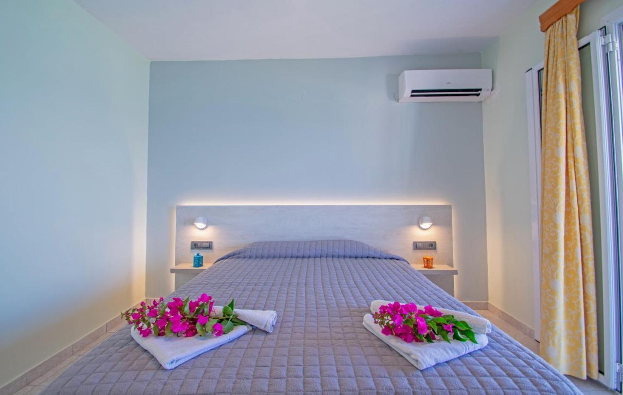 Baywatch Apartments On The Beach By "Elite" Ammoudi Exterior foto
