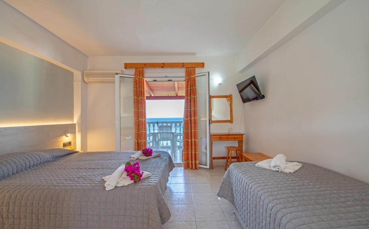 Baywatch Apartments On The Beach By "Elite" Ammoudi Exterior foto