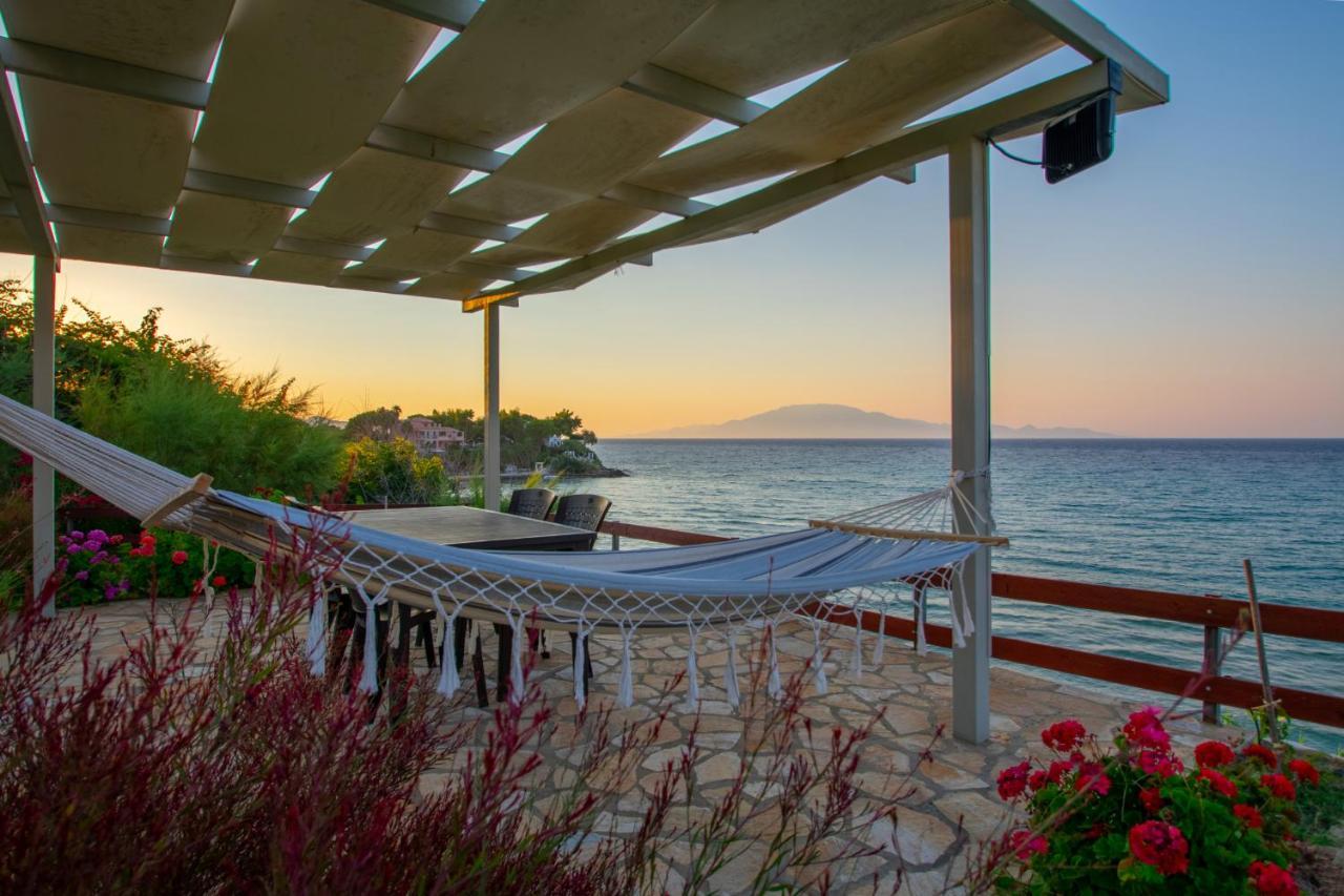 Baywatch Apartments On The Beach By "Elite" Ammoudi Exterior foto