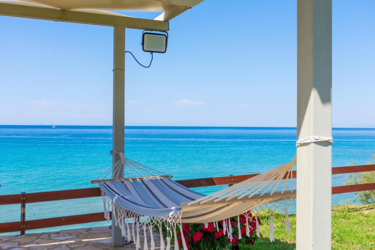 Baywatch Apartments On The Beach By "Elite" Ammoudi Exterior foto