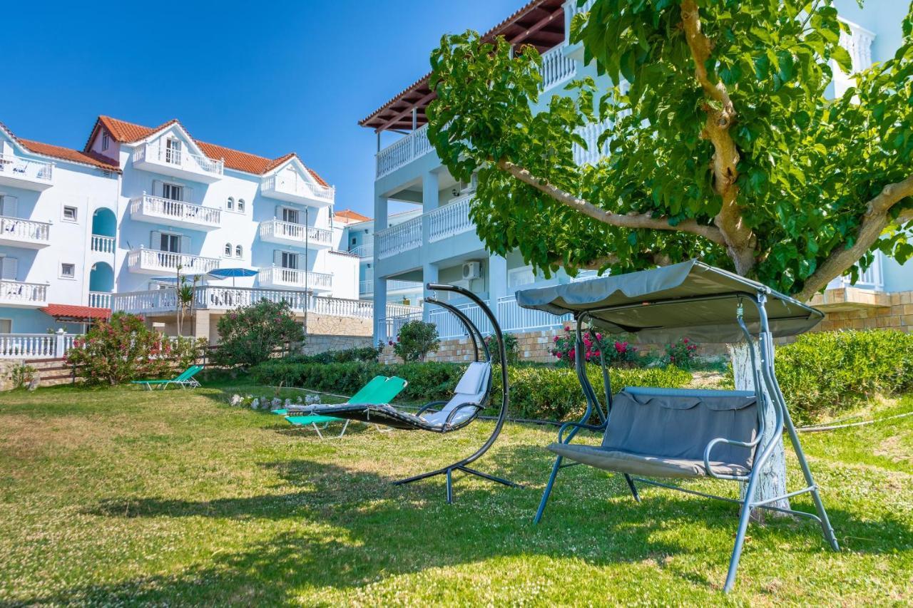 Baywatch Apartments On The Beach By "Elite" Ammoudi Exterior foto