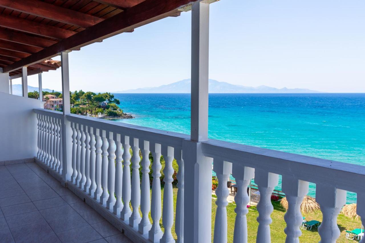 Baywatch Apartments On The Beach By "Elite" Ammoudi Exterior foto