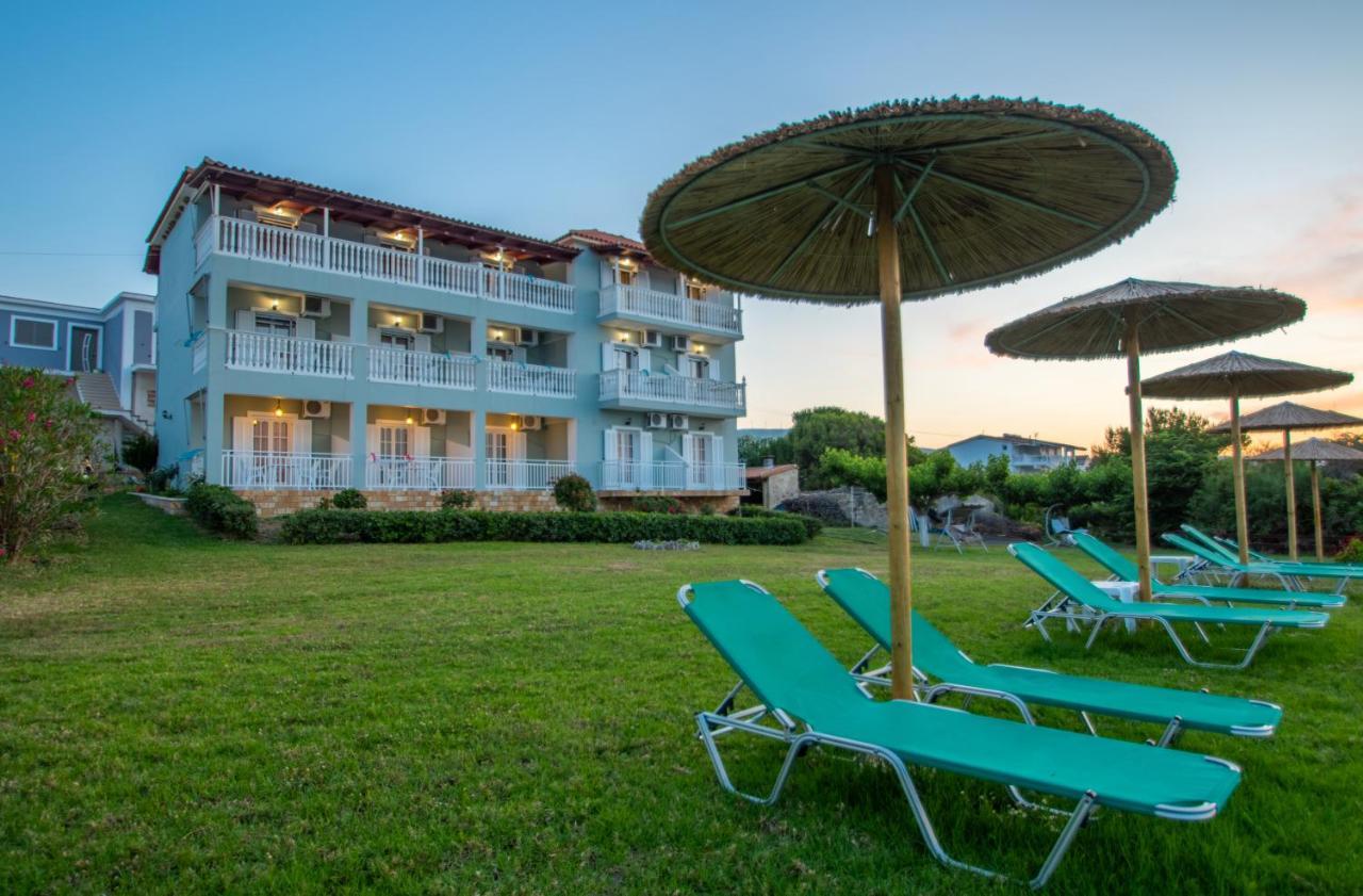 Baywatch Apartments On The Beach By "Elite" Ammoudi Exterior foto