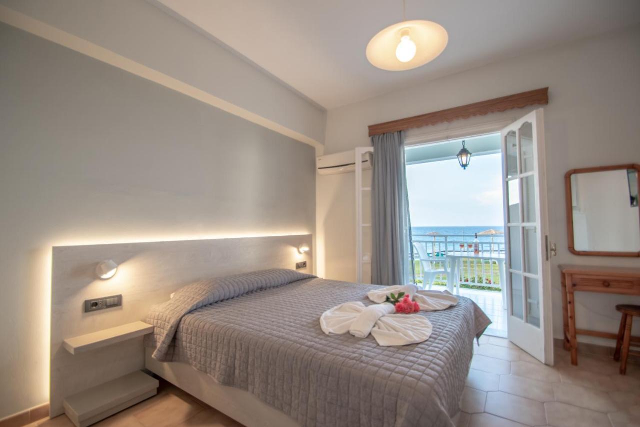 Baywatch Apartments On The Beach By "Elite" Ammoudi Exterior foto