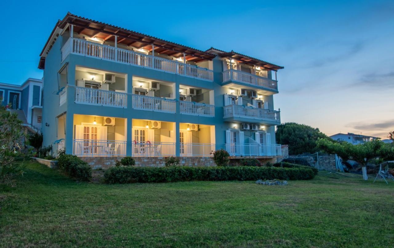 Baywatch Apartments On The Beach By "Elite" Ammoudi Exterior foto