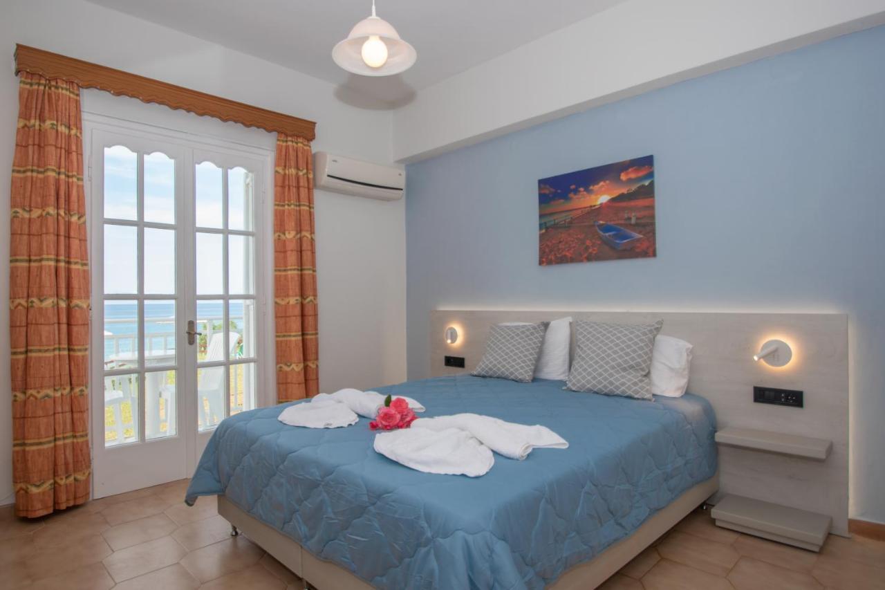 Baywatch Apartments On The Beach By "Elite" Ammoudi Exterior foto
