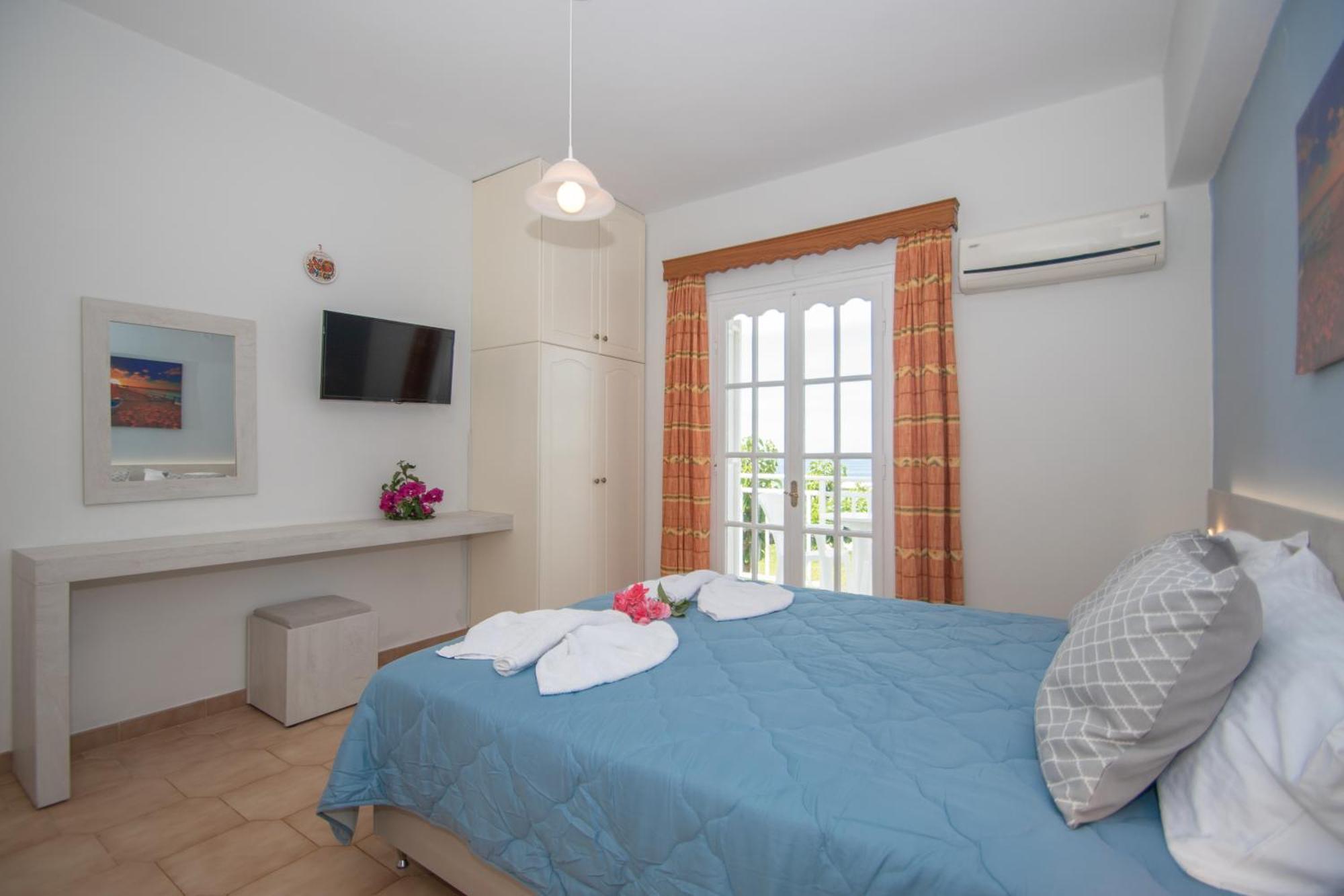 Baywatch Apartments On The Beach By "Elite" Ammoudi Exterior foto