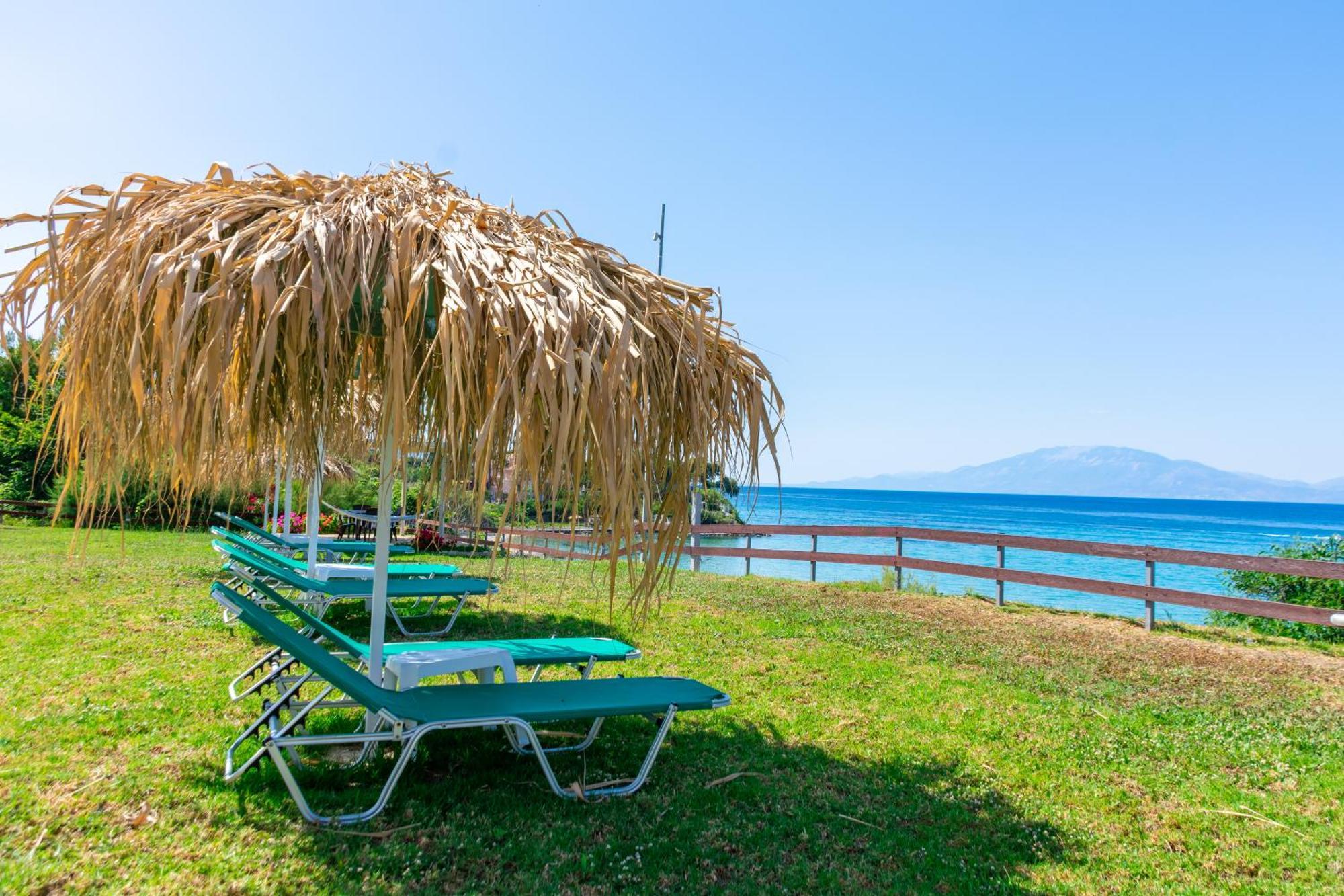 Baywatch Apartments On The Beach By "Elite" Ammoudi Exterior foto