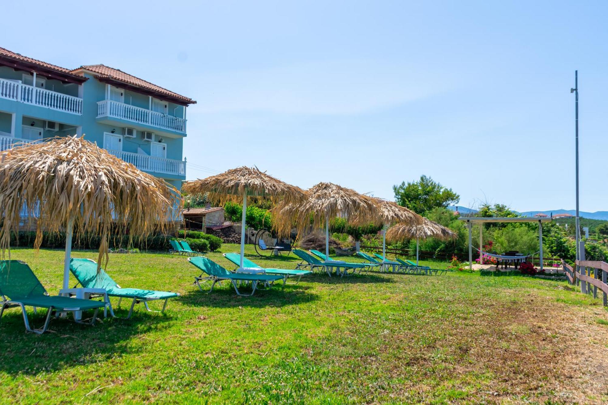 Baywatch Apartments On The Beach By "Elite" Ammoudi Exterior foto